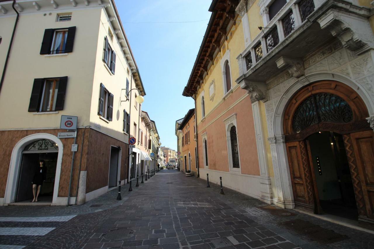 La Mansarda Di Juliette Apartamento Desenzano del Garda Exterior foto